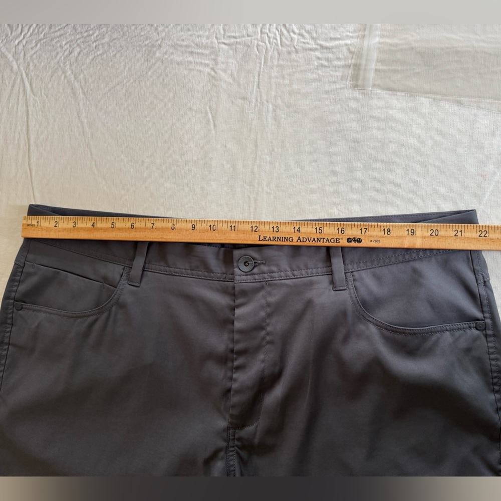 EUC Tommy Bahama Gray Island Zone performance 5pocket pants 42X30 (is actual 29) - Picture 5 of 10